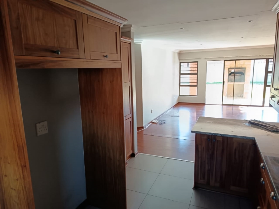To Let 3 Bedroom Property for Rent in Hillside Free State